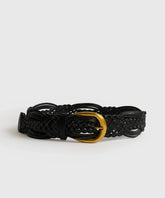 Cinturón Trenzado Lounge, cinturón trenzado negro con hebilla grande y agujeros para ajuste.