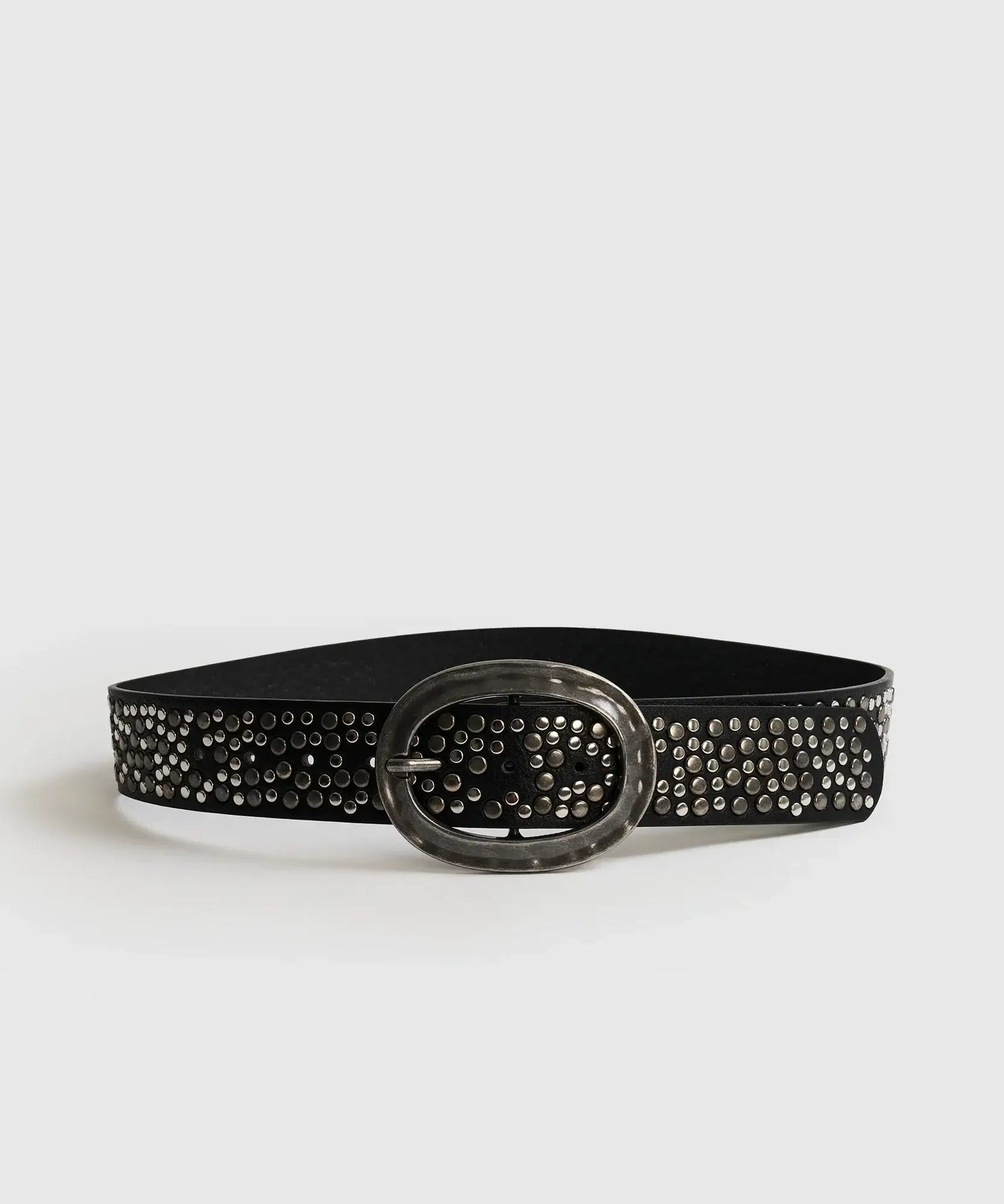 Cinturón Multi Tachas de Lounge con tachas y hebilla grande, ajustable con agujeros.