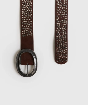 Cinturón Multi Tachas de Lounge con hebilla grande y tachas decorativas, ideal para cualquier atuendo.