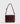 Cartera Bandolera Tachas de Lounge, con tachas frontales, strap ajustable y compartimientos para almacenamiento.