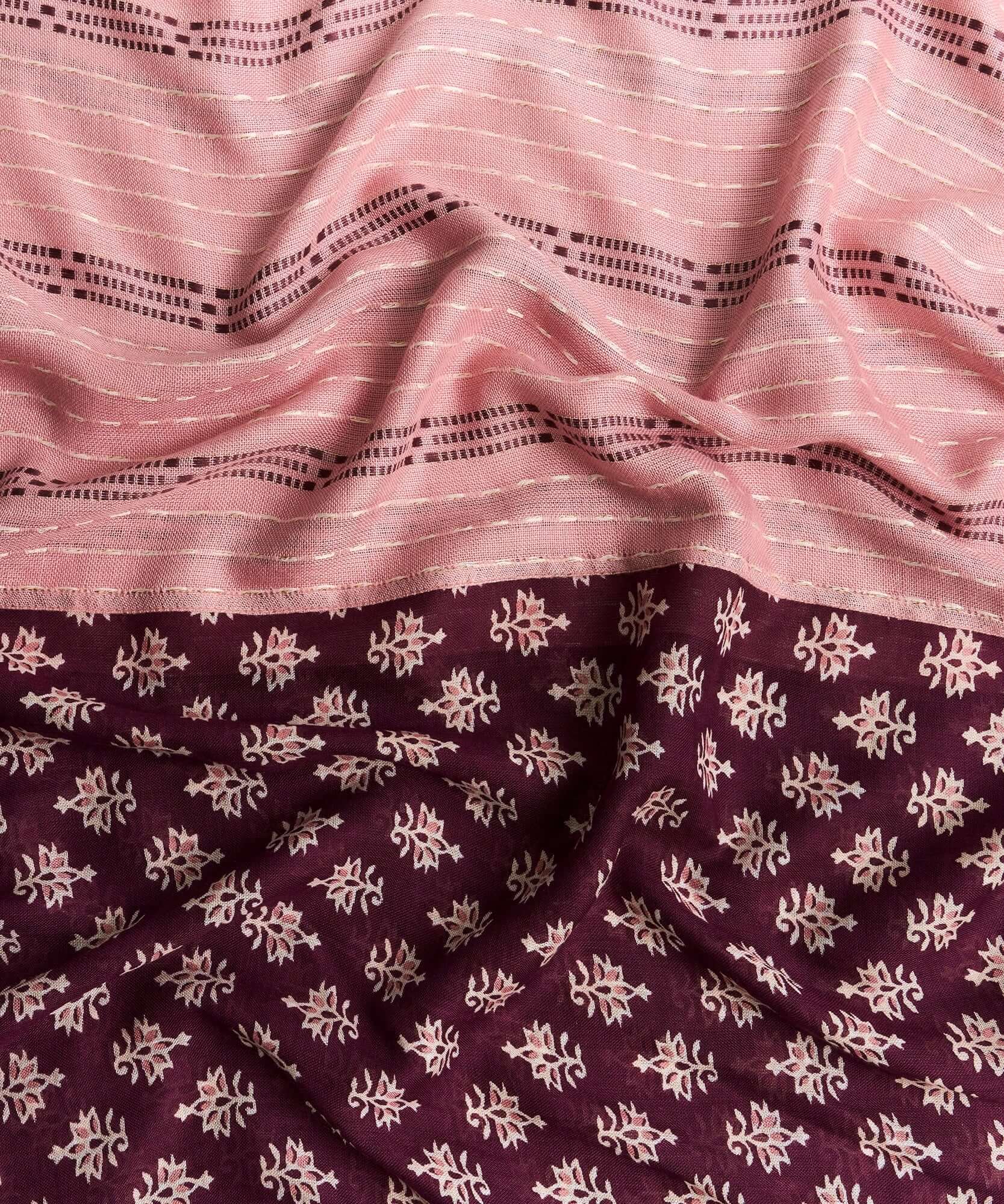Pañuelo Infinito Print Boho de Lounge con diseño boho en tonos rosa y burdeos.