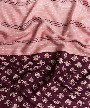 Pañuelo Infinito Print Boho de Lounge con diseño boho en tonos rosa y burdeos.