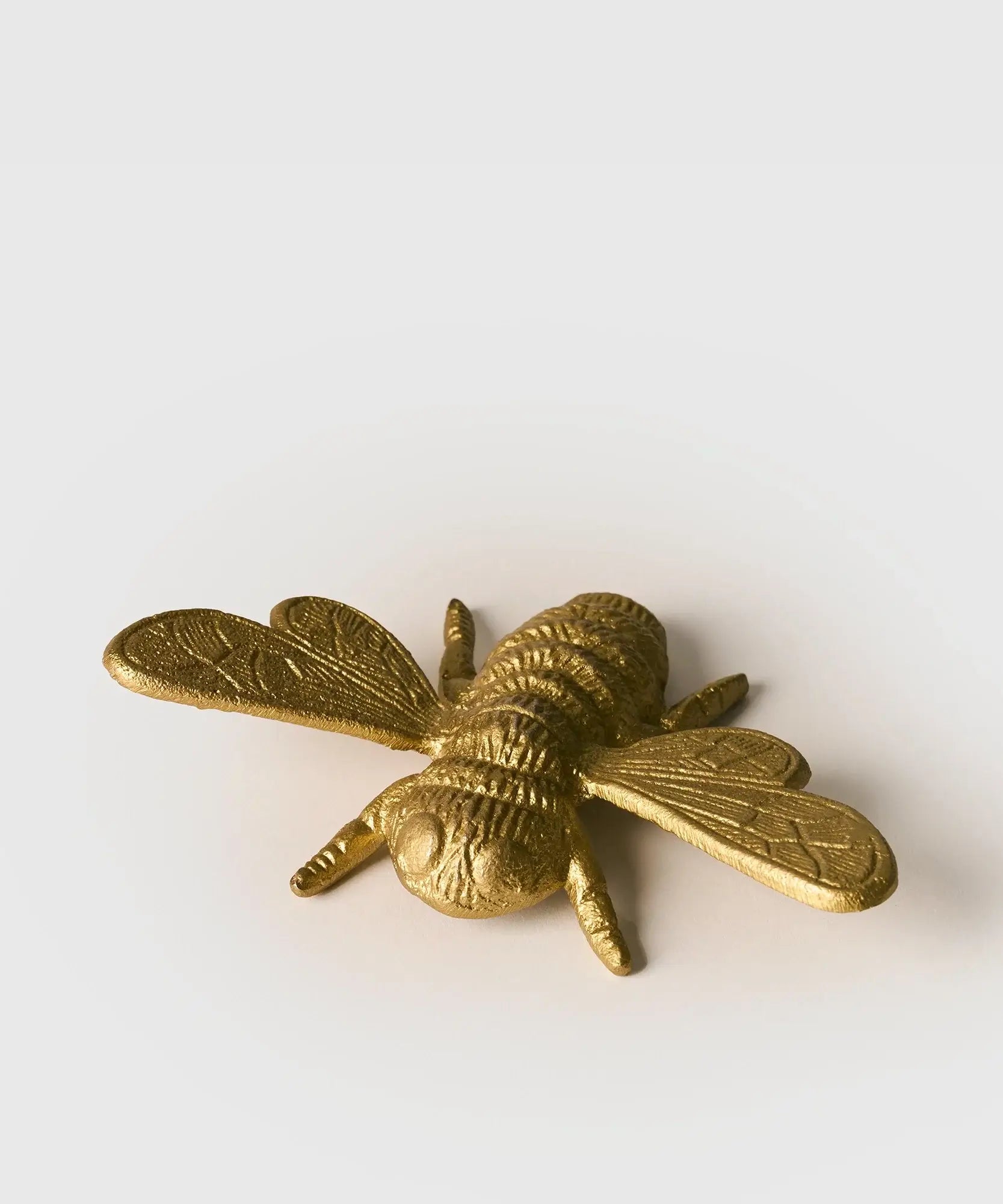 Adorno Decorativo Abeja de Lounge, adorno en forma de abeja dorada, ideal para decoración de hogar.