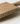 Tabla Madera Envejecida de Lounge. Detalle de bolas en los bordes de la tabla rectangular de madera gastada.