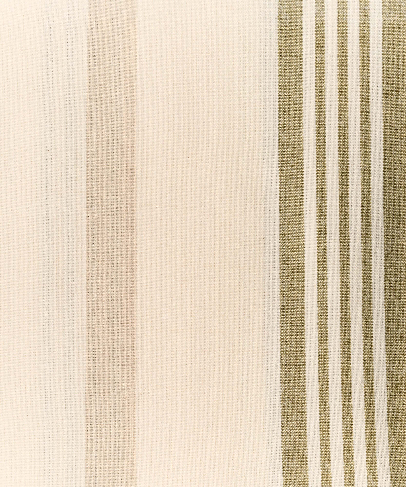 Cortina De Baño Líneas Street de Lounge con diseño de líneas en tonos suaves, ideal para decoración de baño.