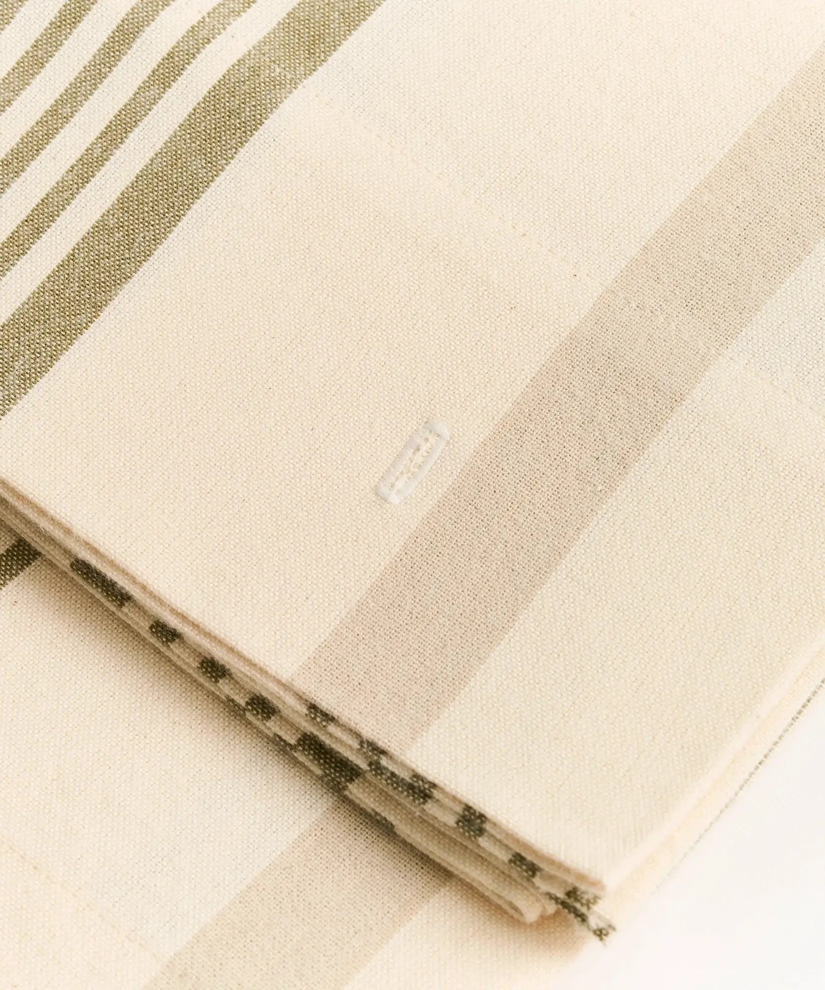 Cortina De Baño Líneas Street de Lounge con diseño de líneas, tamaño 180 x 180 cm.