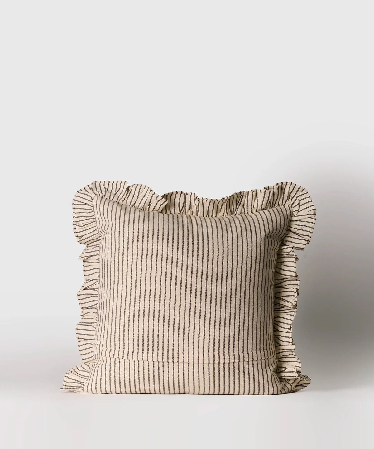 Cojín Vuelos de líneas con vuelos, tamaño 45 x 45 cm, marca Lounge.
