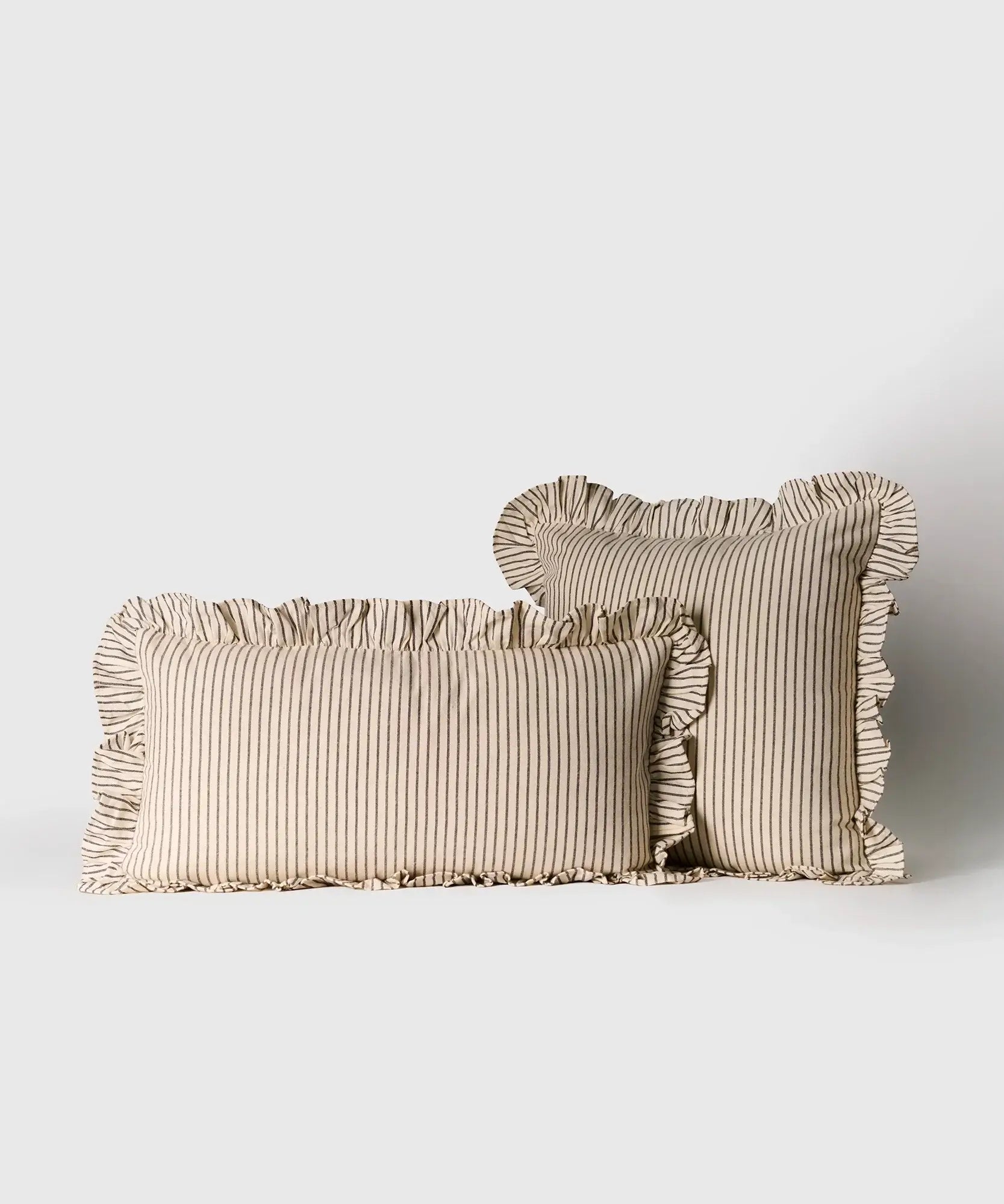 Cojín Vuelos de Lounge, cojines con líneas y vuelos, tamaño 45 x 45 cm, decoración elegante.