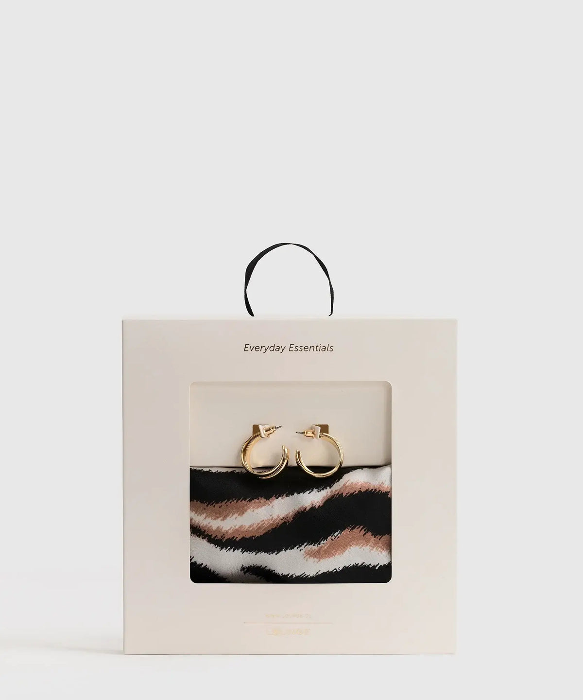 Set Pañuelo Y Aros Estampado Y Argollas Dobles de Lounge en presentación de caja elegante.