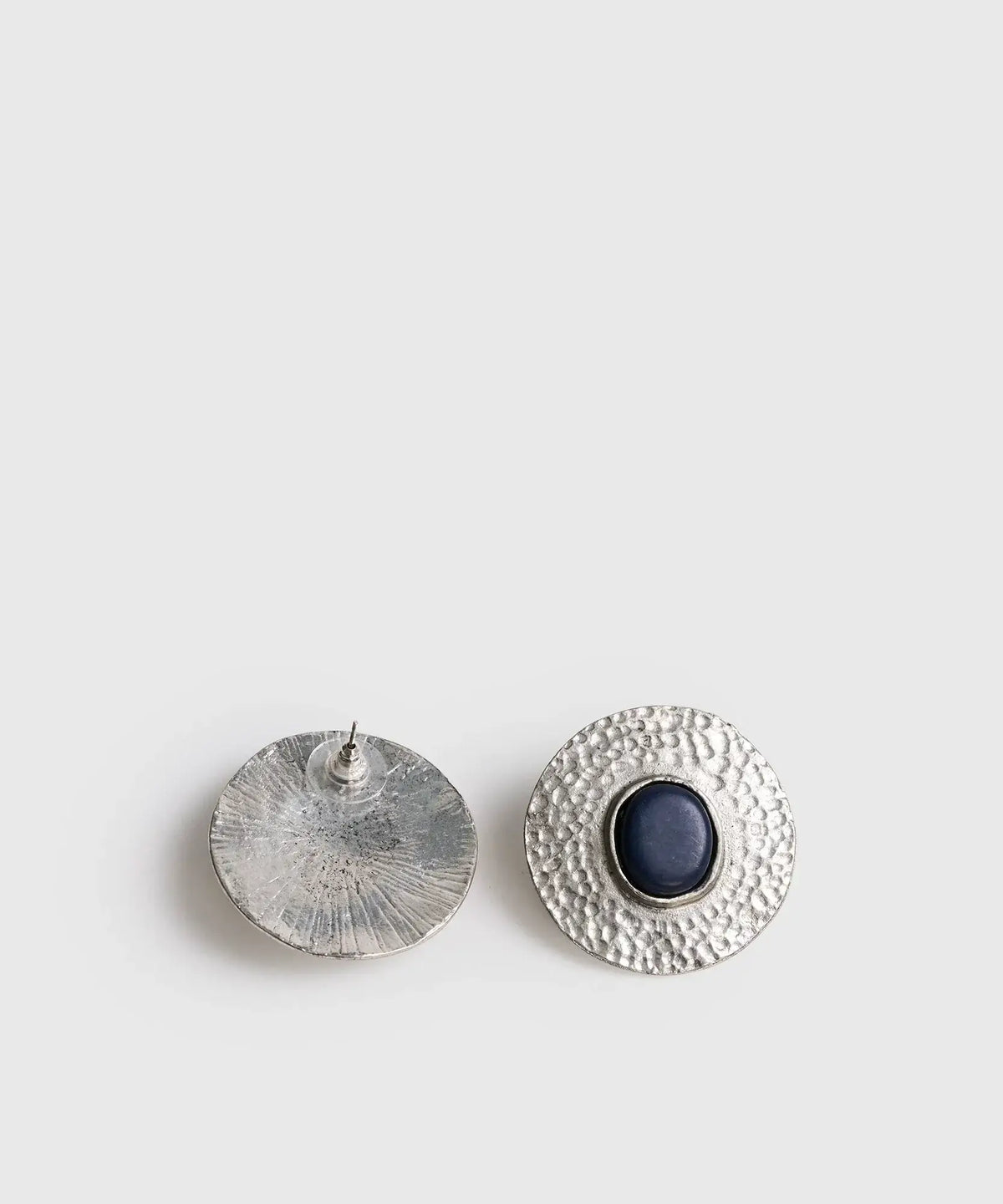 Aros Círculo Machacado de Lounge con diseño de círculo machacado y piedra de resina.