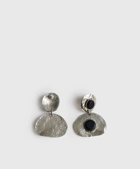 Aros Círculos Irregulares de Lounge con piedras de resina en diseño irregular plateado.