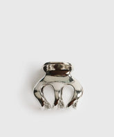Pinche Clásico de metal marca Lounge, ideal para sujetar el cabello con estilo y elegancia.