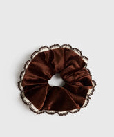 Collet Terciopelo con borde bordado de Lounge, accesorio elegante para el cabello.