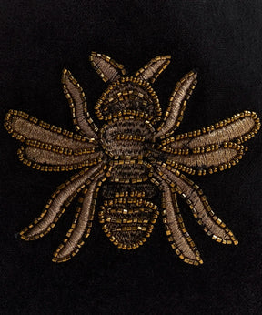 Bee emblem with delicate beadwork on black material for Lounge Mini Cartera Velvet Fiesta.