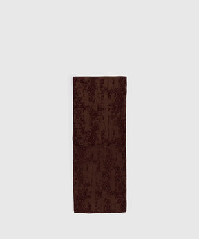 Pañuelo Cuadrado Étnico de Lounge en color marrón con diseño auténtico, ideal para complementar cualquier outfit.