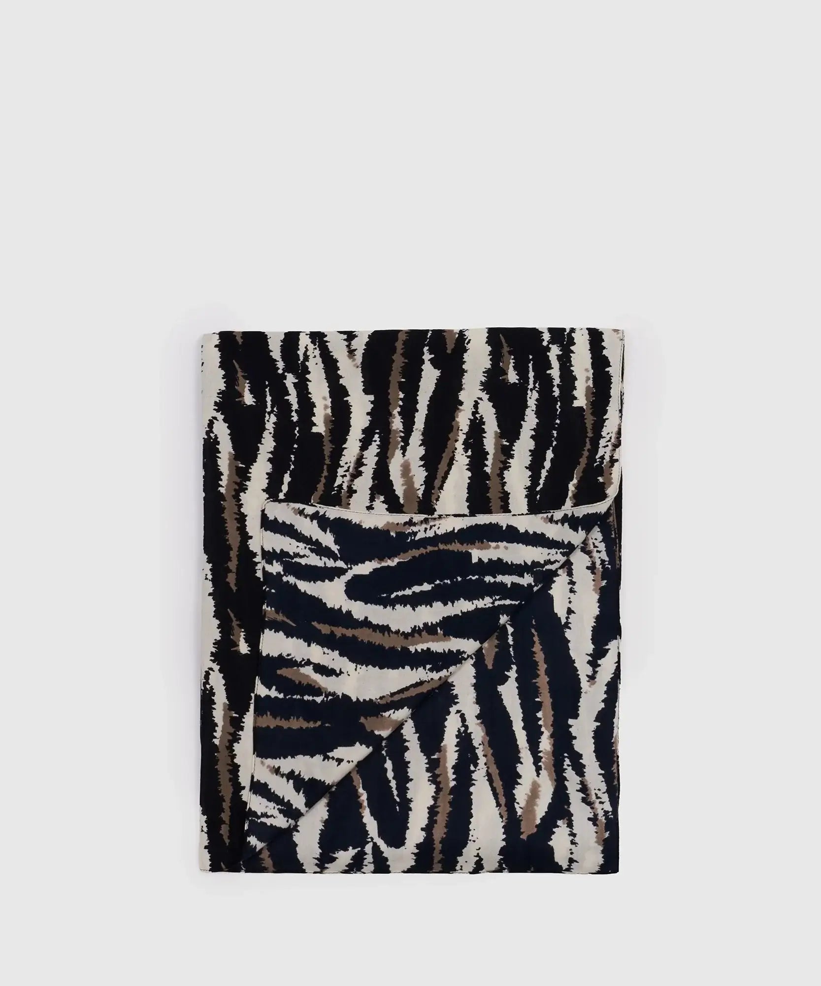 Estola Cebra de Lounge con diseño de manchas de cebra, moderna y elegante.
