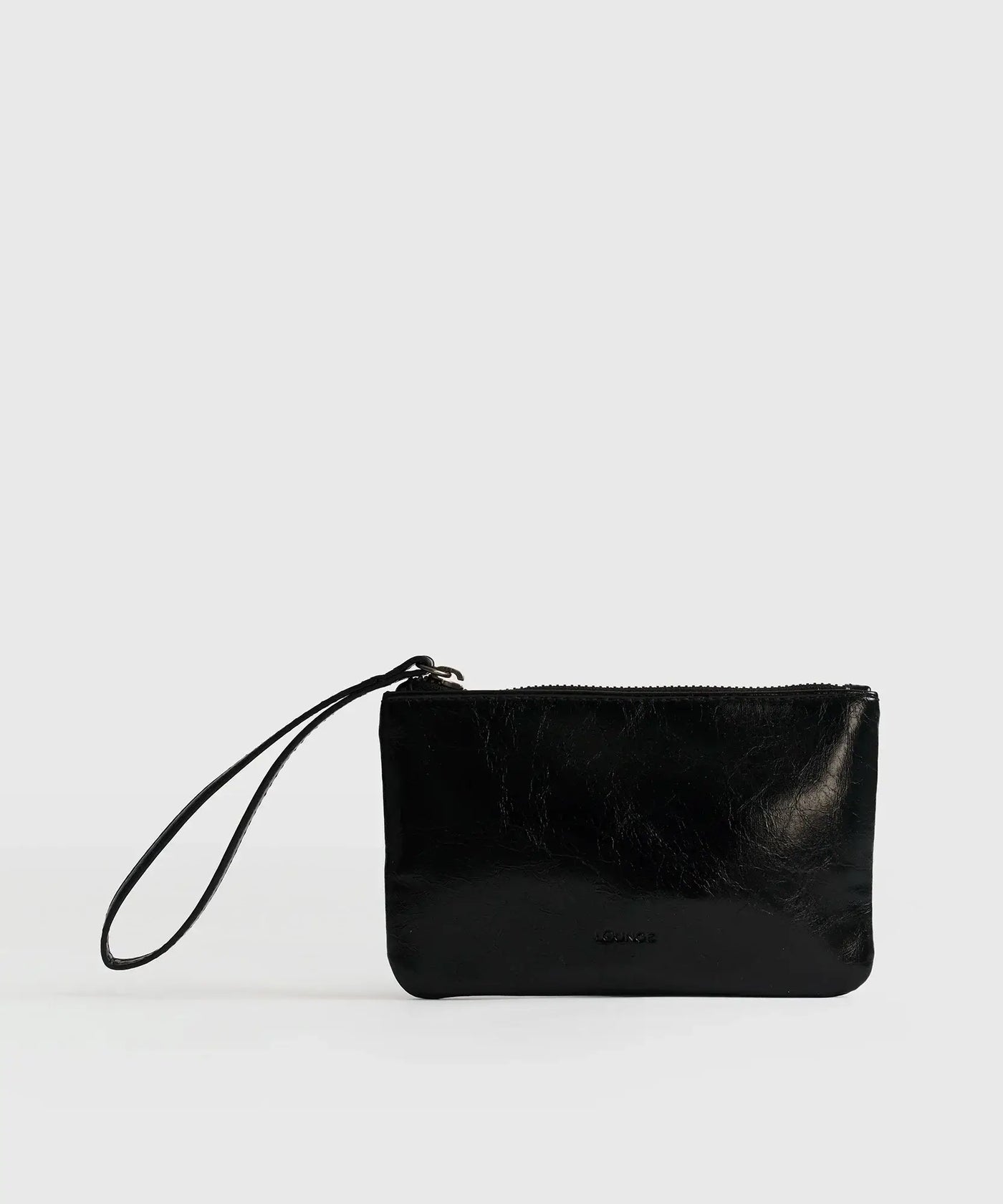 Billetera Tipo Estuche negra de Lounge con cierre metálico y strap corto, elegante y práctica.