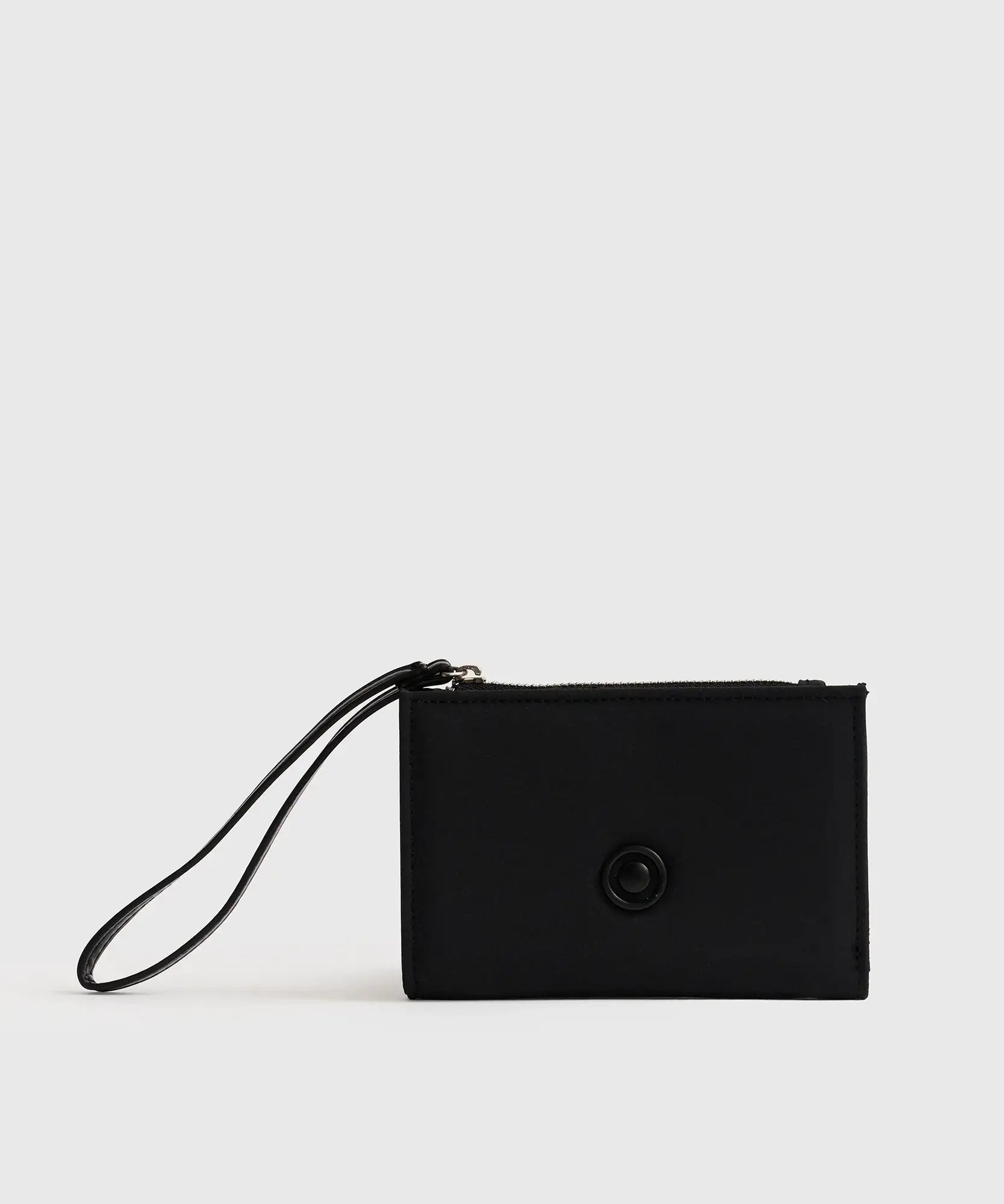 Billetera Mediana Street de Lounge en nylon negro con lanyard y compartimientos para tarjetas y monedas.