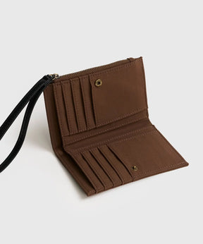 Billetera Mediana Street de Lounge, mediana de nylon con 12 compartimientos para tarjetas y espacio para billetes.