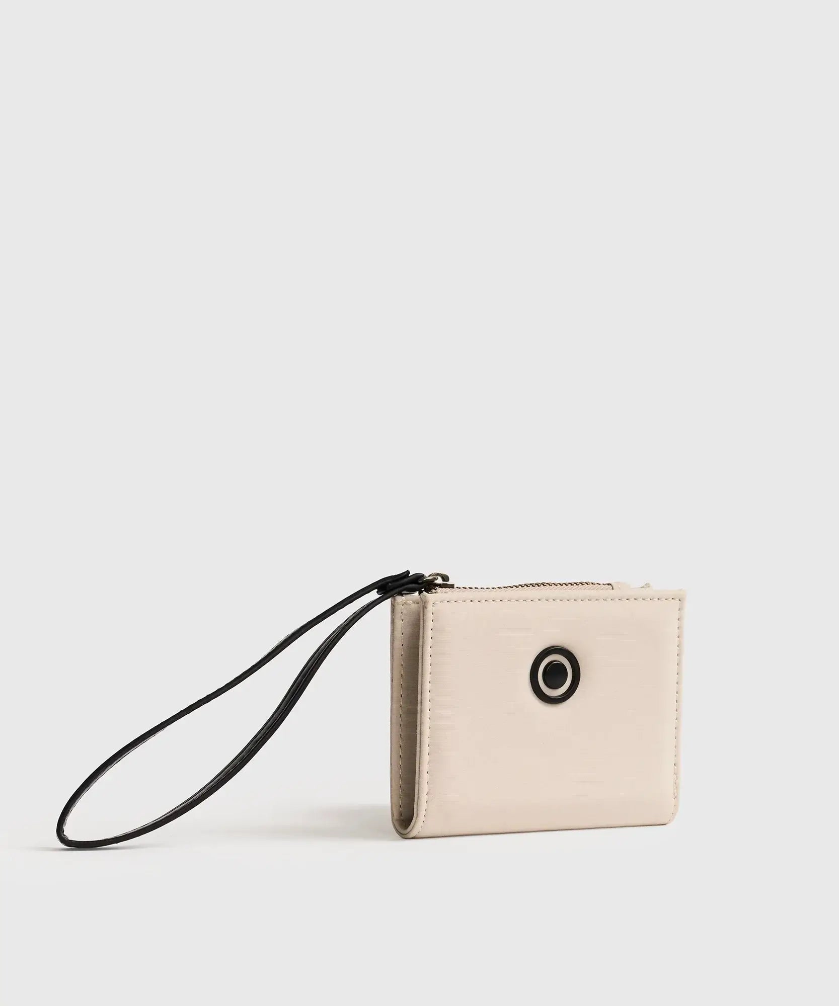 Billetera Pequeña Street Lounge, pequeña de nylon con lanyard, seis compartimientos para tarjetas y espacio para monedas.