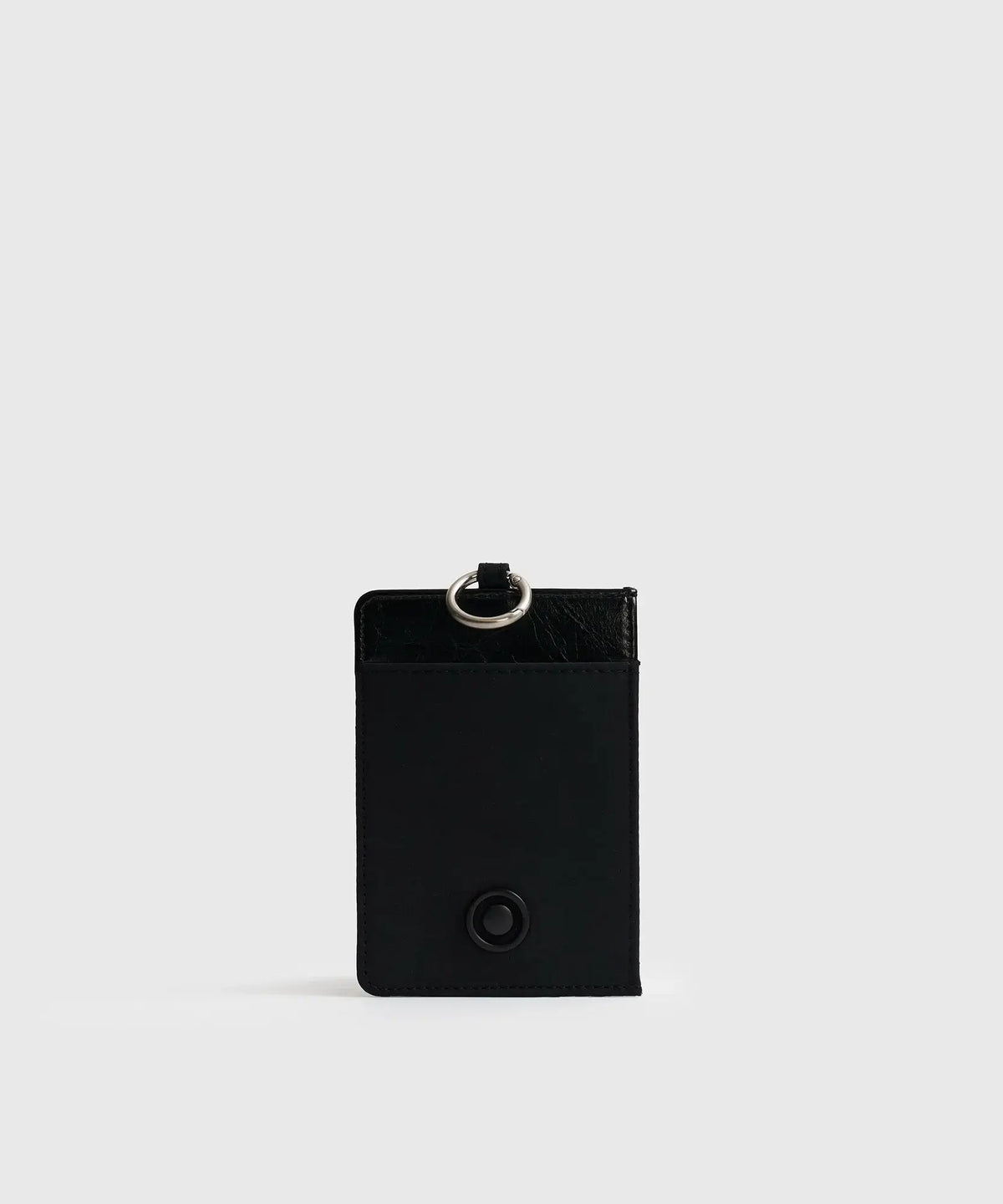 Tarjetero Alargado Street de Lounge, de nylon negro con borde efecto cuero y argolla, seis compartimientos para tarjetas.