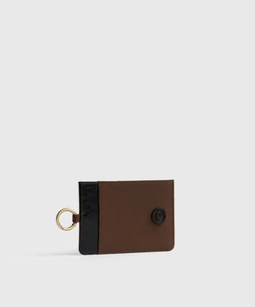 Tarjetero Alargado Street de Lounge, nylon con borde efecto cuero, seis compartimientos para tarjetas.