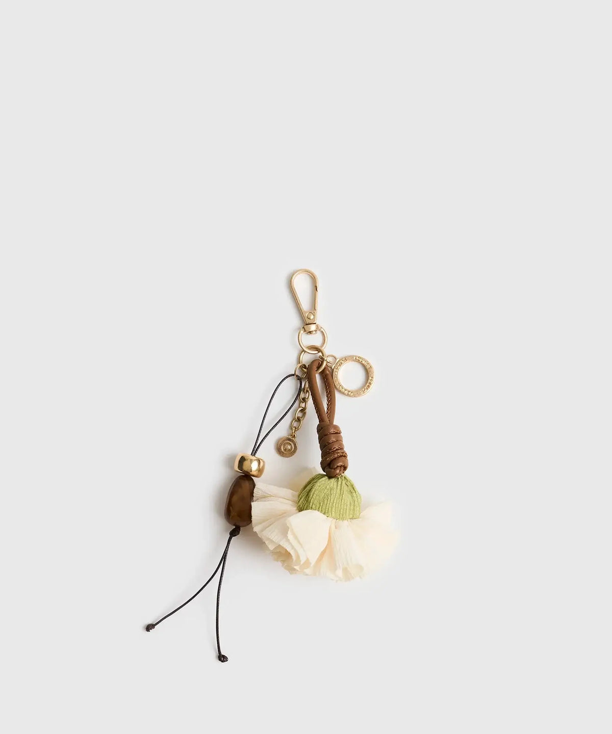 Llavero Flor lounge con flor blanca y piedras decorativas para llaves.