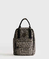 Mochila Canvas de Lounge en estampado de leopardo, ideal para mantener tus pertenencias organizadas y seguras.