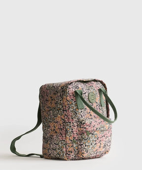 Mochila Canvas de Lounge con diseño floral, ideal para llevar pertenencias organizadas y seguras.