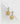 Aros Cuadrados con piedra de Lounge, elegantes aretes cuadrados en tono beige.