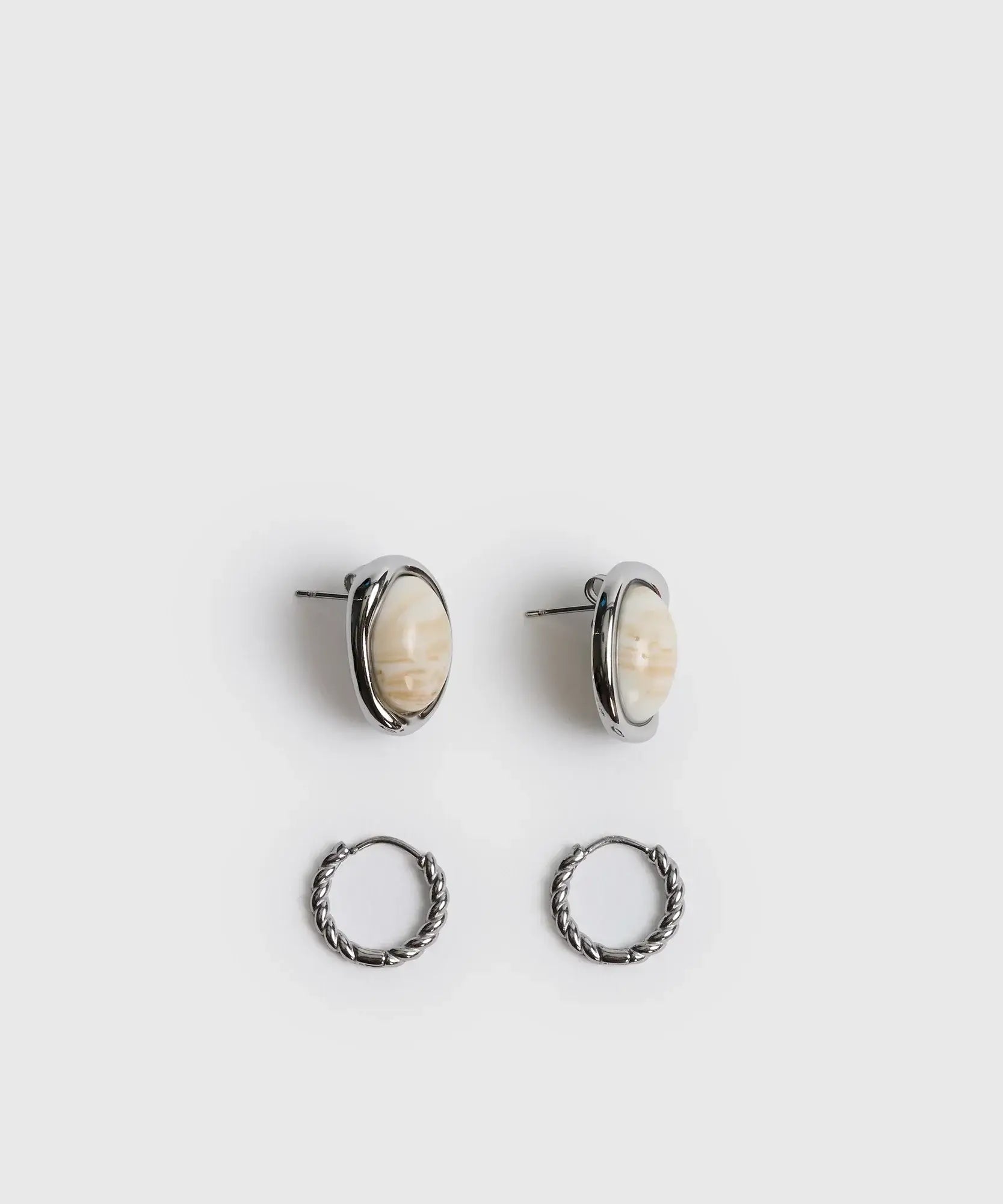 Set Aros Piedra de acero inoxidable con diseño trenzado y piedra, marca Lounge.