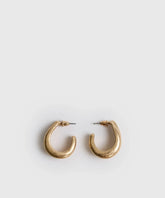 Aros Argollas Dobles de Lounge, argollas dobles con efecto machacado en color dorado.