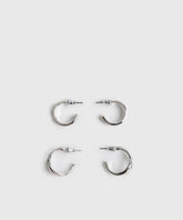 Set Aros Argollas Street de Lounge: dos pares de argollas pequeñas con diseño doble y diferente color en el centro.