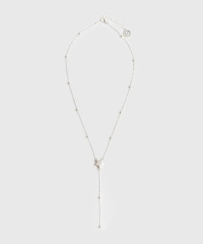 Collar Charm Estrella de la marca Lounge, collar de cadena delgada con charm de estrella.