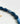 Collar Piedras Street de Lounge, con piedras de resina irregulares en tonos azules y detalles dorados.