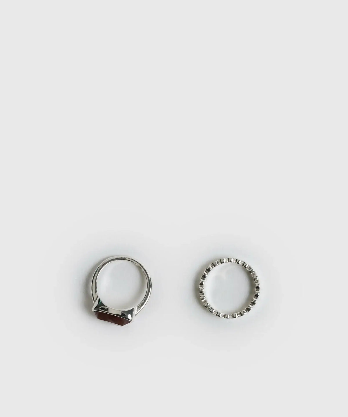 Set Anillos Piedra Boho de Lounge, anillos de acero inoxidable con diseño de piedra y relieve.