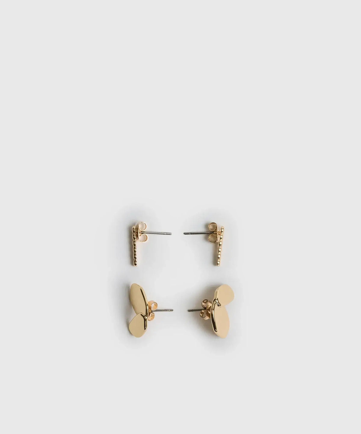 Set Aros Acero Inoxidable de Lounge: dos pares de aros, un par en forma de corazón y otro con mini pelotitas.