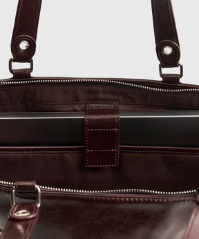 Bolso Notebook Charol Eyelets