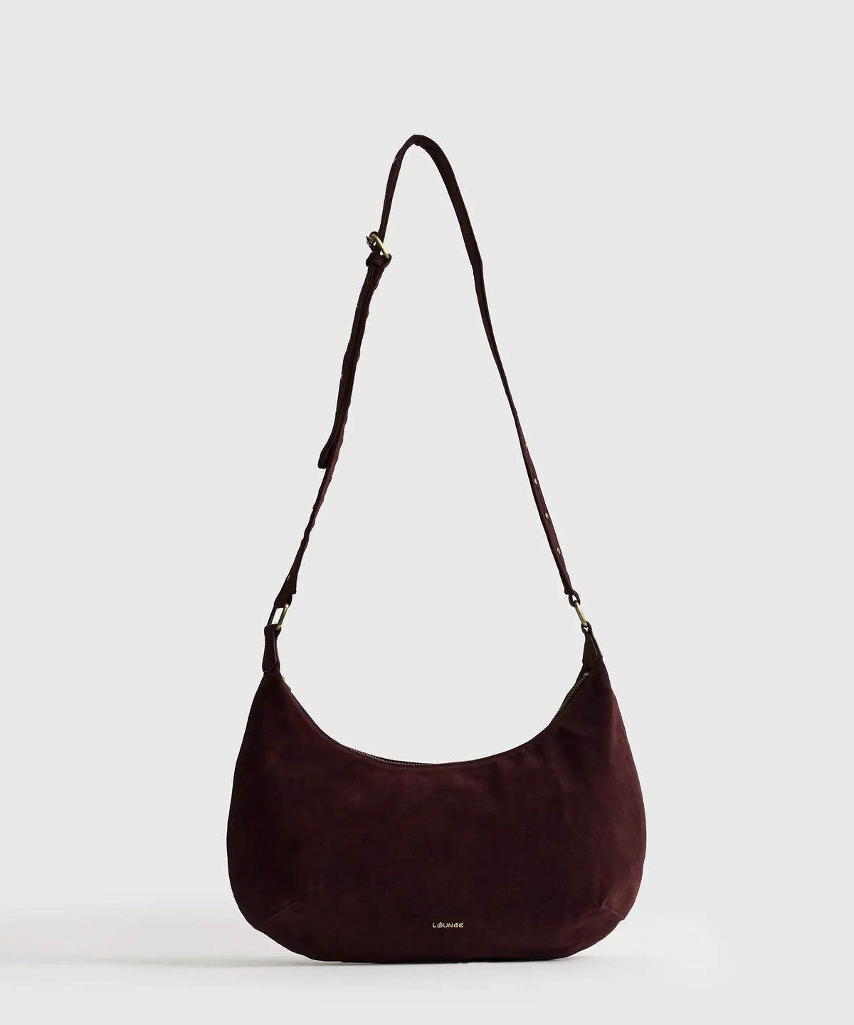Cartera Bandolera Fake Suede Boheme en burdeos de Lounge, con diseño de medialuna y strap con tachas.