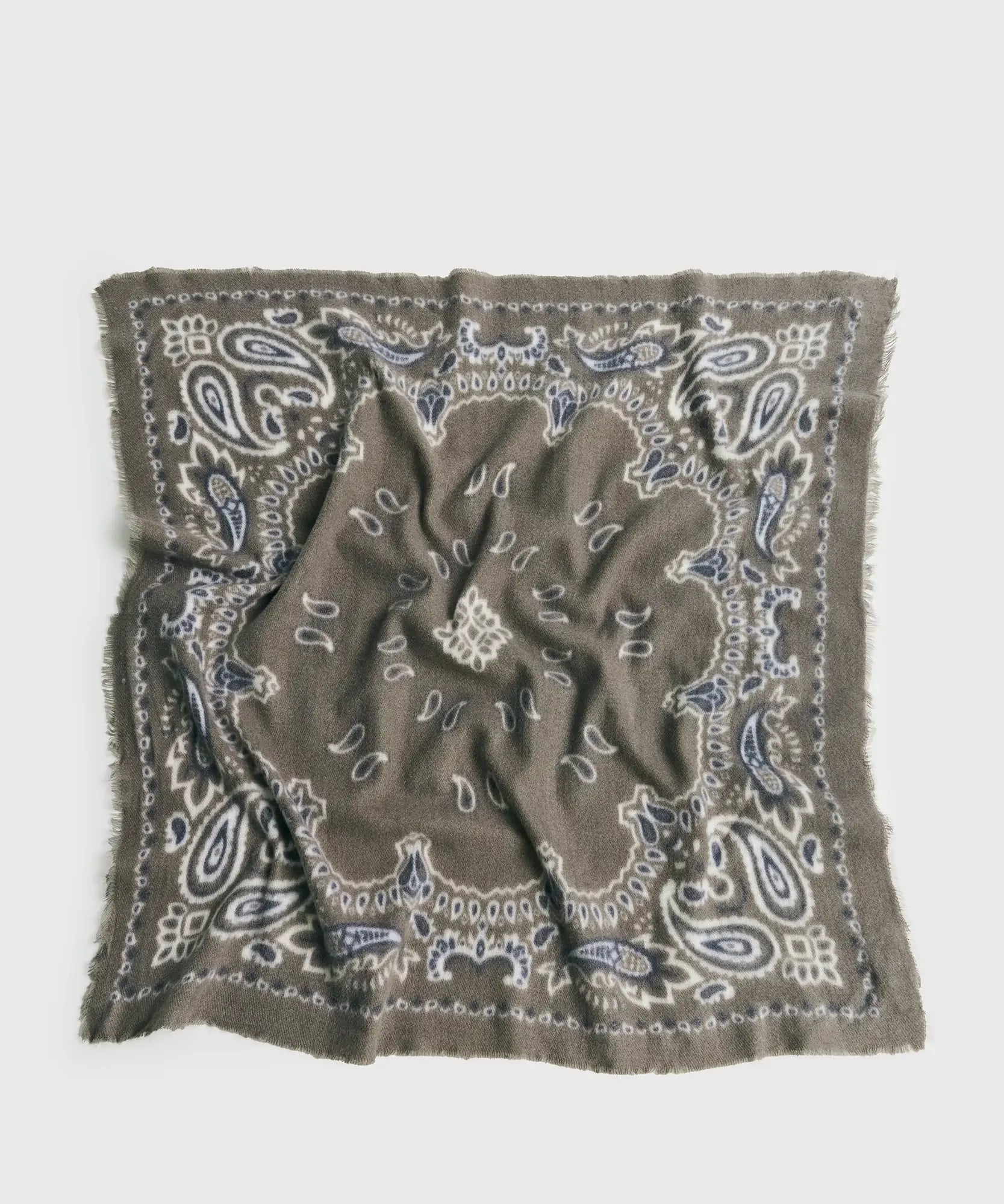 Bandana Paisley Soft de Lounge en color gris, tamaño 66 x 66 cm, ideal para elevar cualquier look.