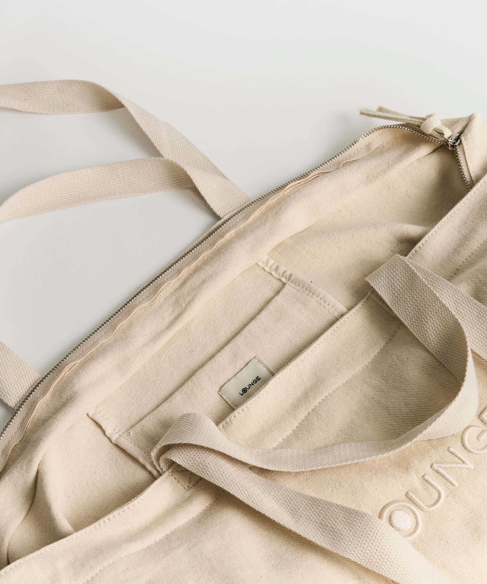 Bolso Playero Antiarena de Lounge, con cierre y doble asa, ideal para la playa.
