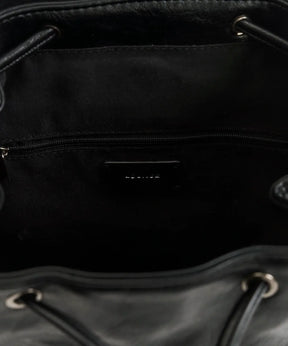 Interior view of the Lounge Mochila Icons Woman, featuring a zipper pocket and open compartments for organization.
