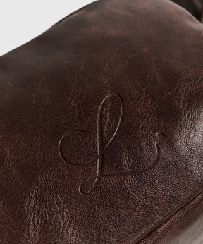 Cartera Bandolera Icons Woman de Lounge con diseño de cuero marrón y logotipo elegante en relieve.