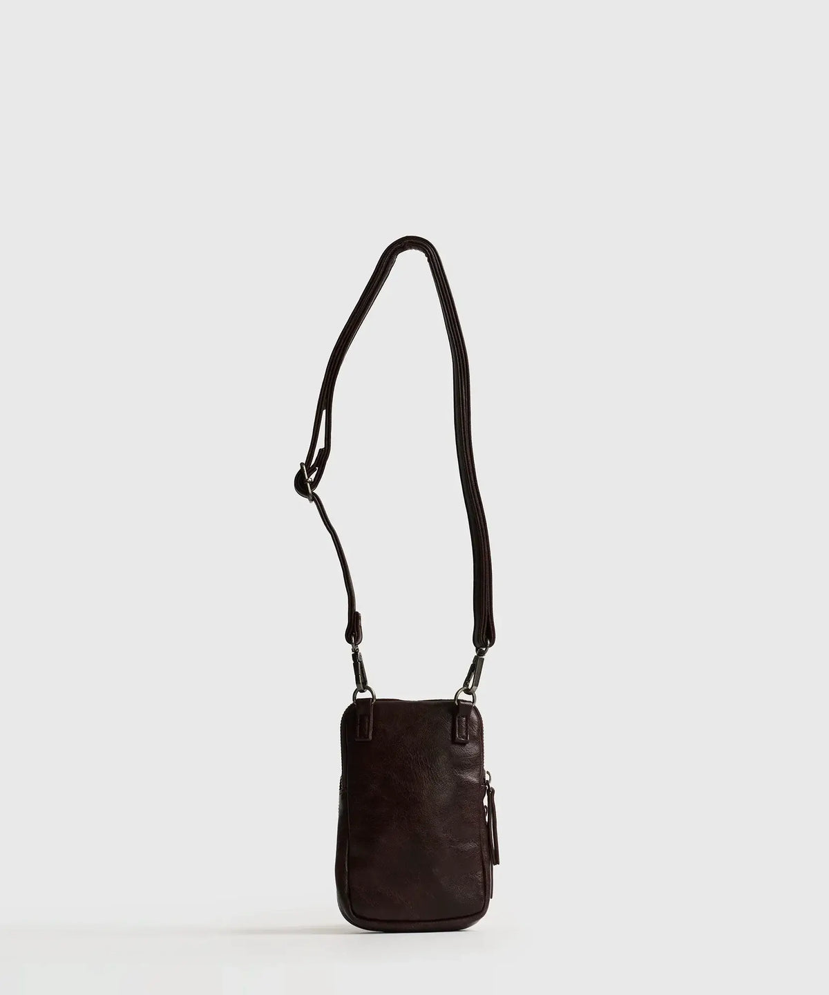 Mini Cartera Icons Woman de Lounge, bolso de teléfono con strap removible y cierre, color marrón.