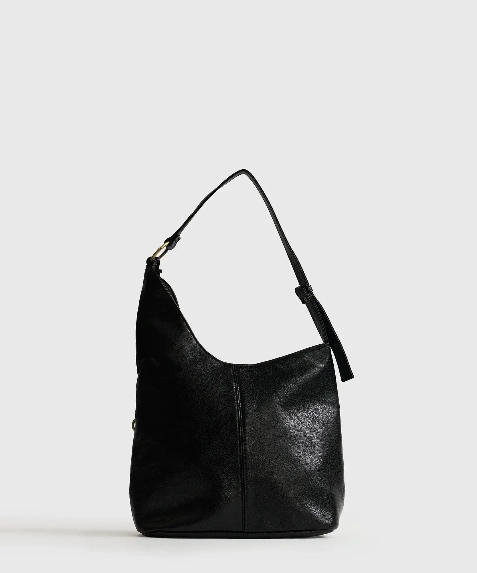 Cartera De Hombro Asimétrica de Lounge, bolso negro con asa ajustable y diseño moderno.