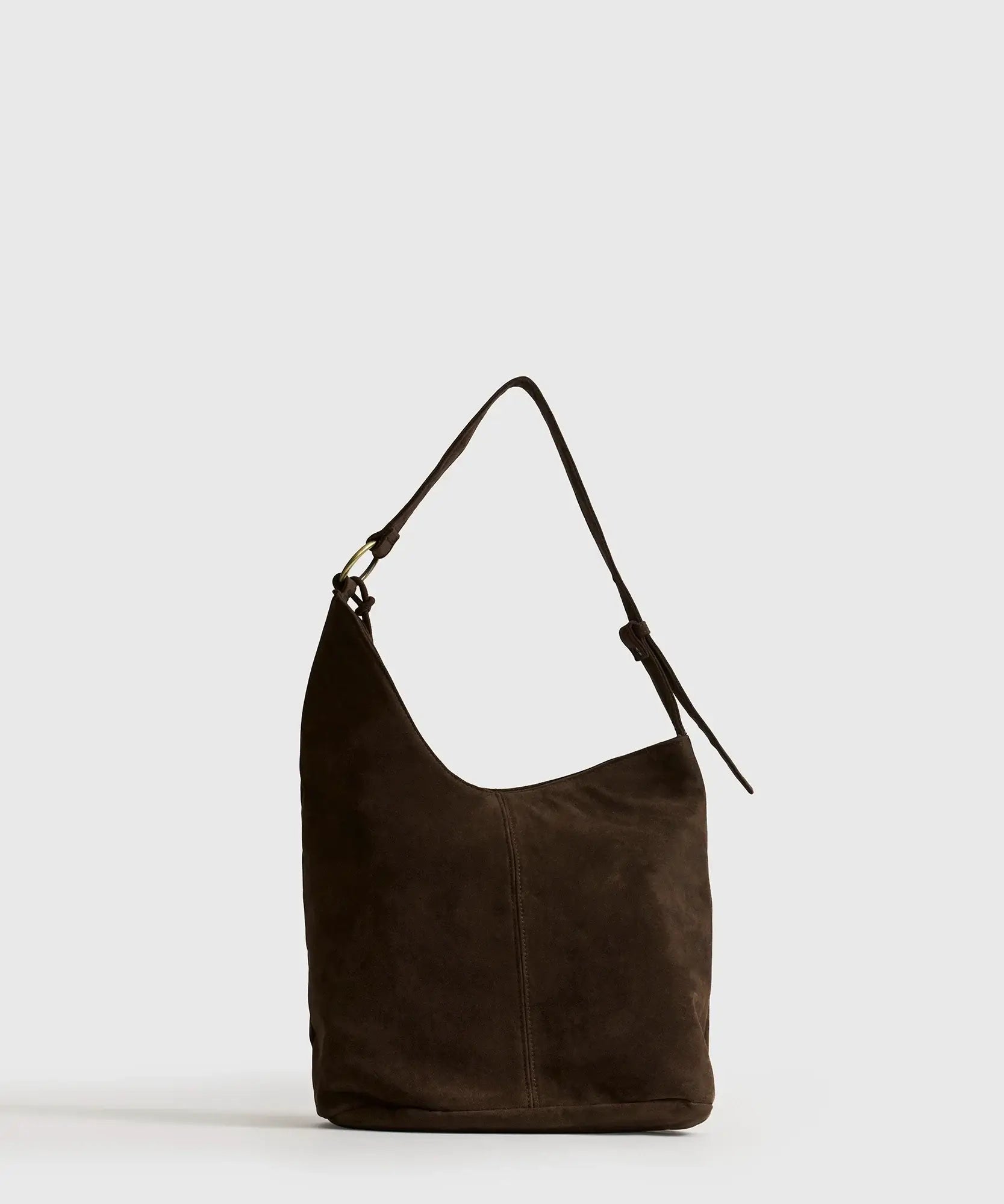 Cartera De Hombro Fake Suede Asimétrica Lounge con asa ajustable y diseño moderno en fake suede.