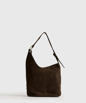 Cartera De Hombro Fake Suede Asimétrica Lounge con asa ajustable y diseño moderno en fake suede.