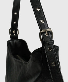 Cartera De Hombro Eclat de Lounge con strap ajustable y detalles metálicos en el diseño.