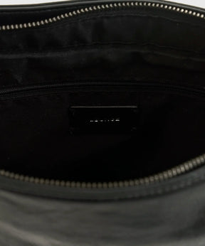 Interior de la Cartera De Hombro Eclat de Lounge con bolsillo con cierre y amplio espacio.
