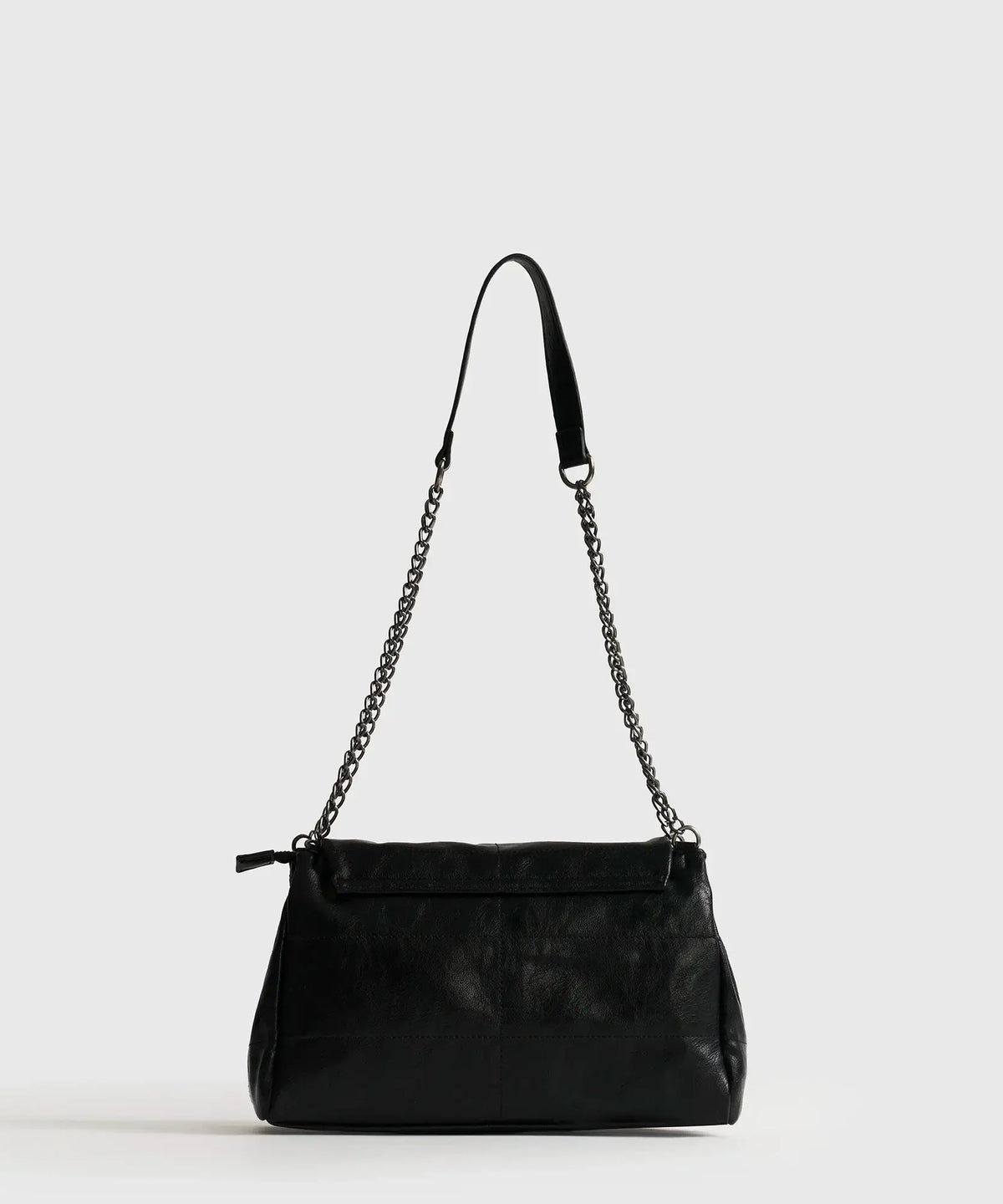 Cartera De Hombro Cadena Street de Lounge, con strap de cadena y compartimentos para una mejor organización.